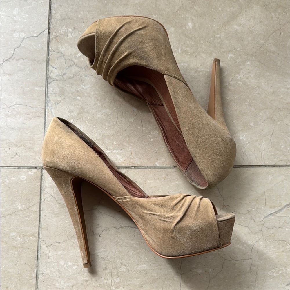 Elegant Tan High Heels ALDO!